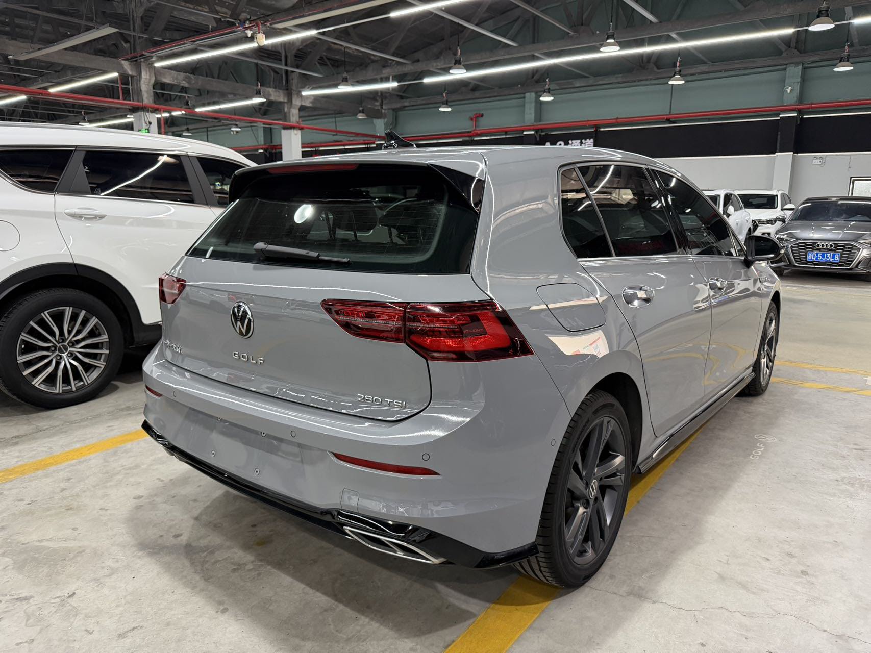 Volkswagen Golf 2024 car image #9