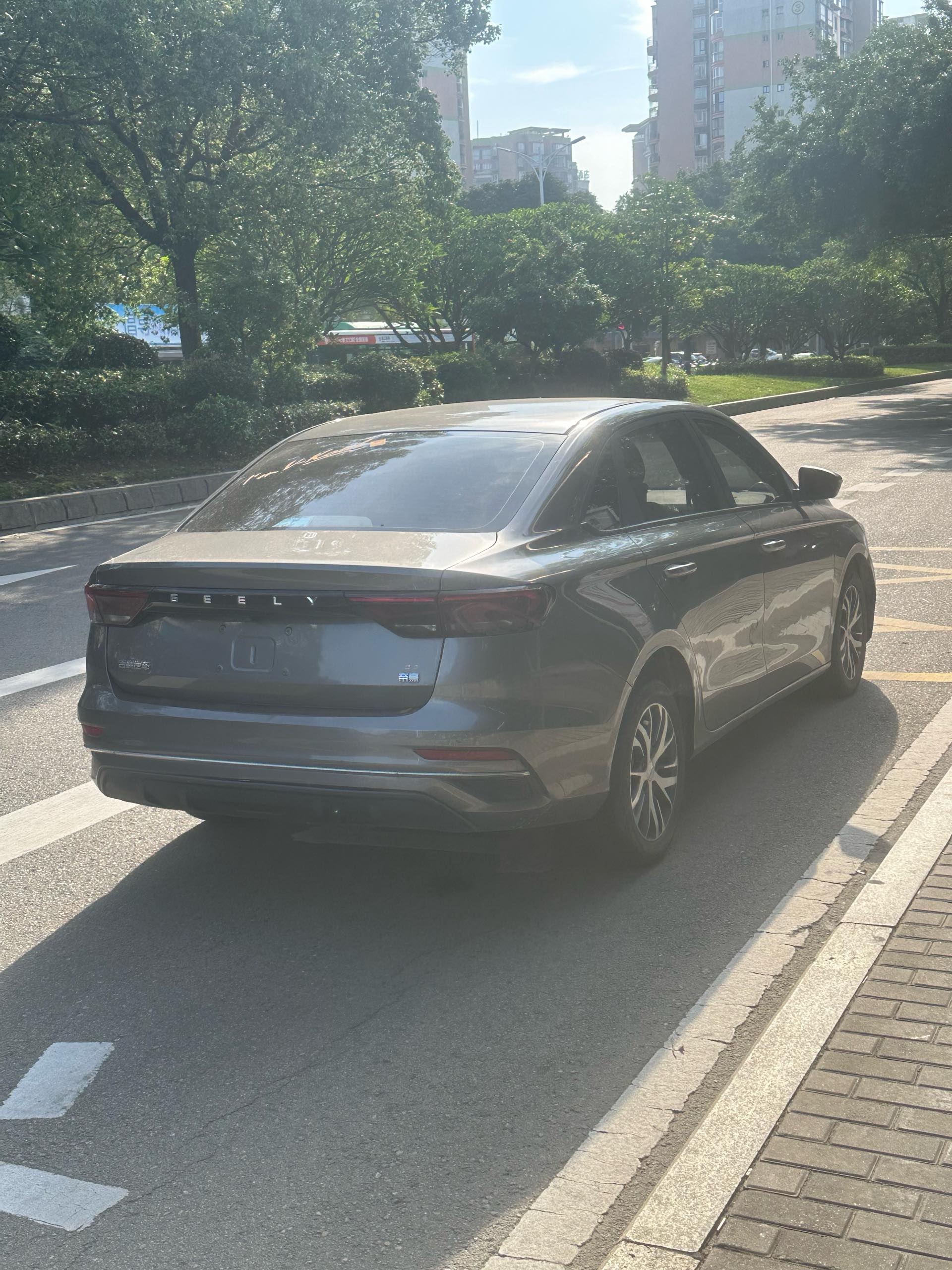 GEELY Emgrand 2023 imagen de coche #4