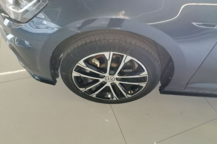 Volkswagen Golf 2019 car image #8