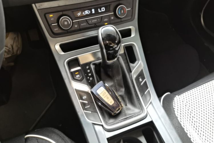GEELY Emgrand 2019 car image #16
