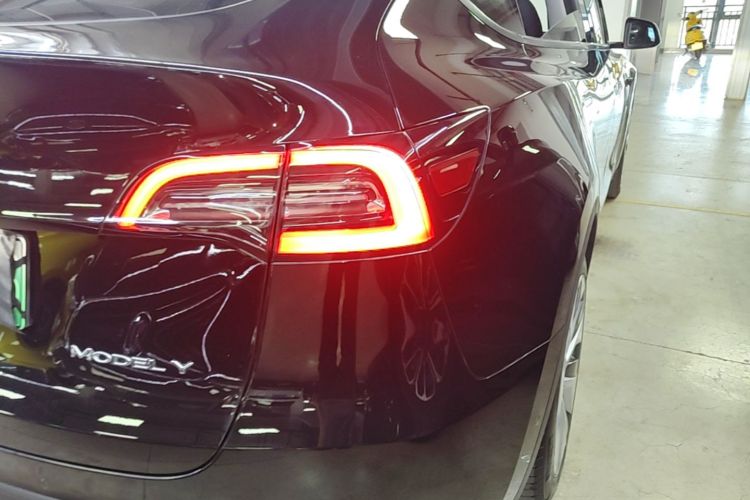 Tesla Model Y 2022 #8 Tesla Model Y 2022 car image #8