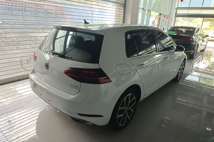 Volkswagen Golf 2019 car image #5