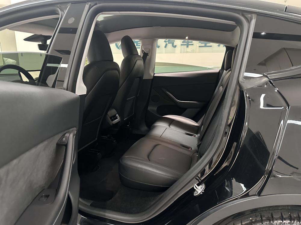 Tesla Model Y 2023 immagine di auto #19
