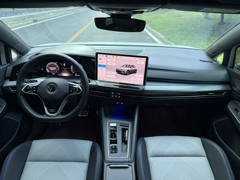 Volkswagen Golf 2025 car image #7