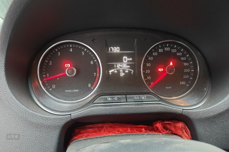 Volkswagen Polo 2015 car image #14