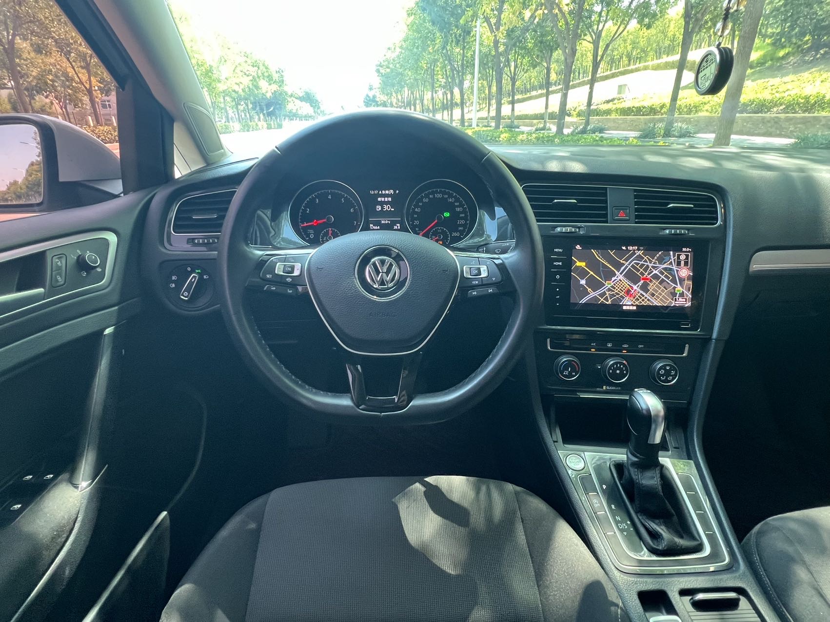 Volkswagen Golf 2020 car image #11