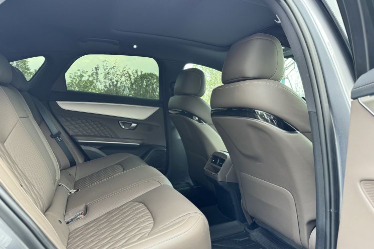 BYD Han 2024 immagine di auto #18