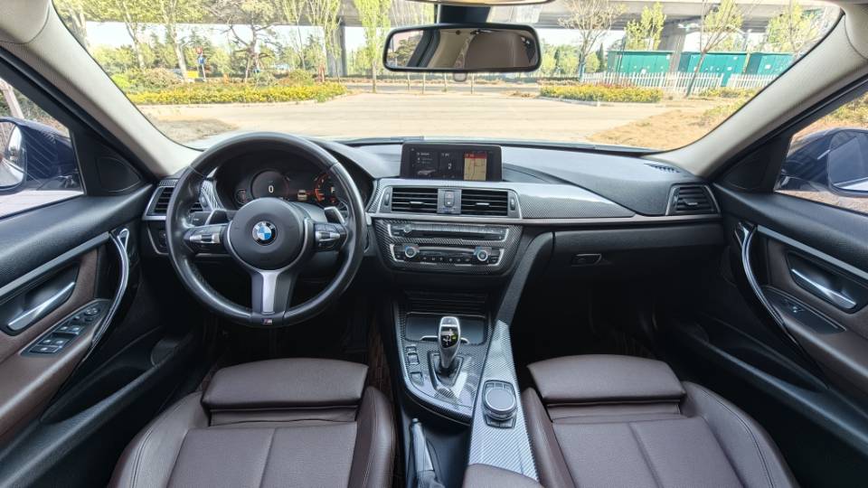 BMW 3 Series 2018 car image #7