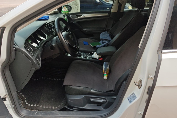Volkswagen Golf 2018 car image #17