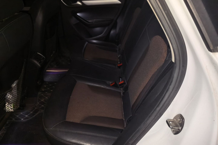 Audi Q3 2017 car image #10