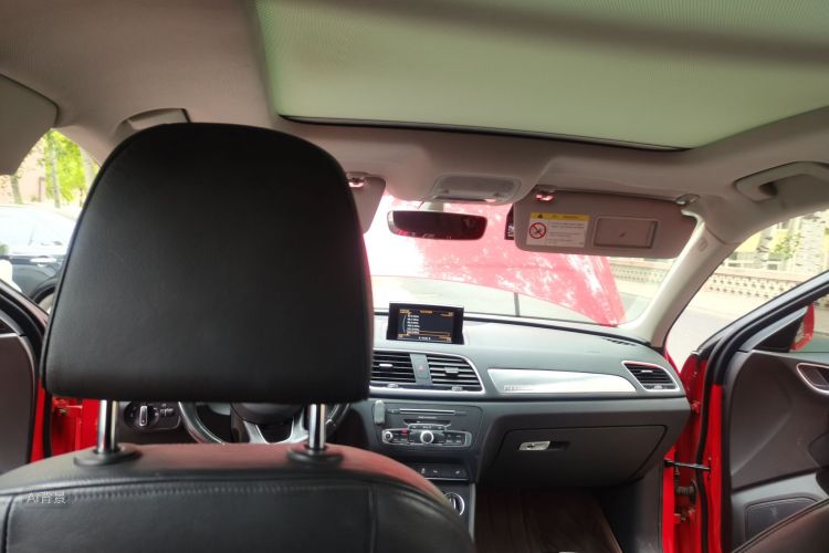 Audi Q3 2016 car image #20