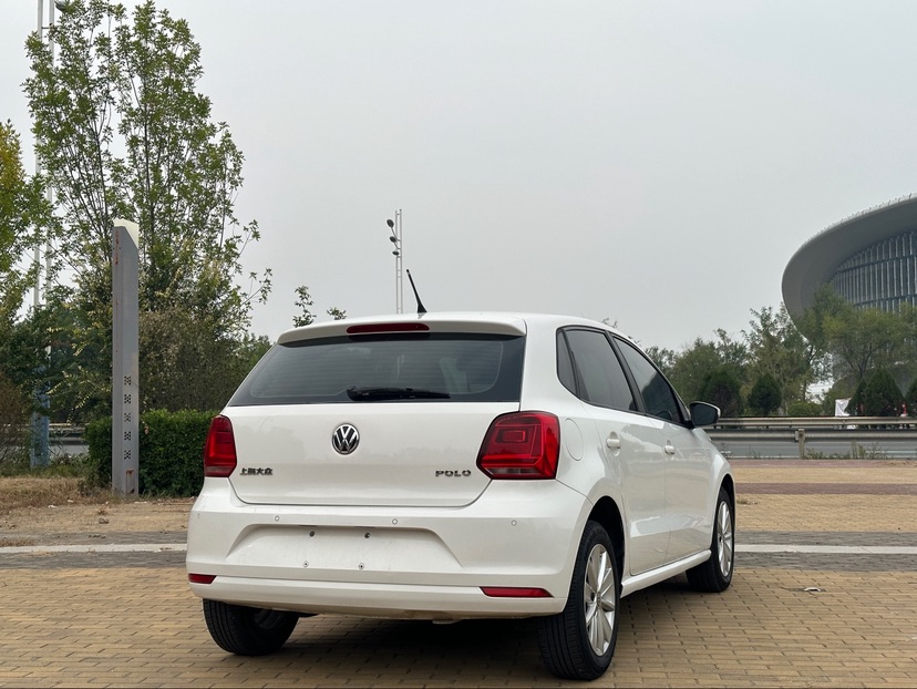 Volkswagen Polo 2016 car image #4