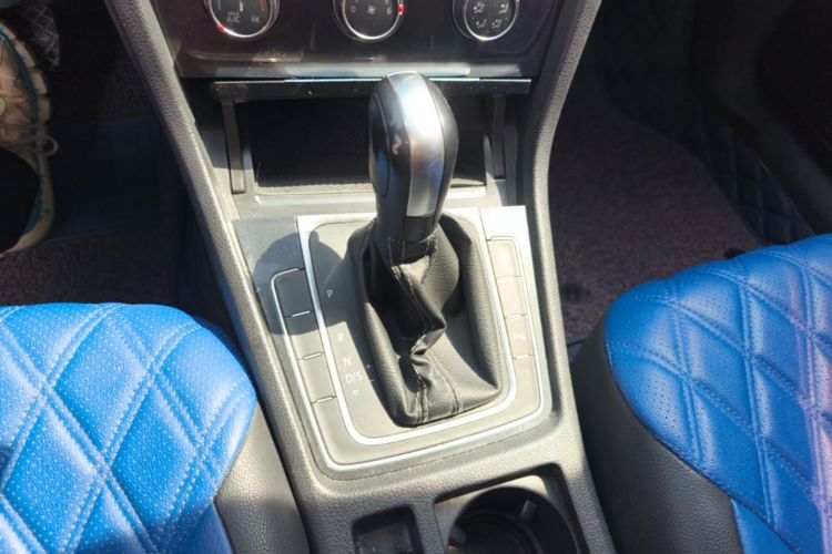 Volkswagen Golf 2017 car image #14