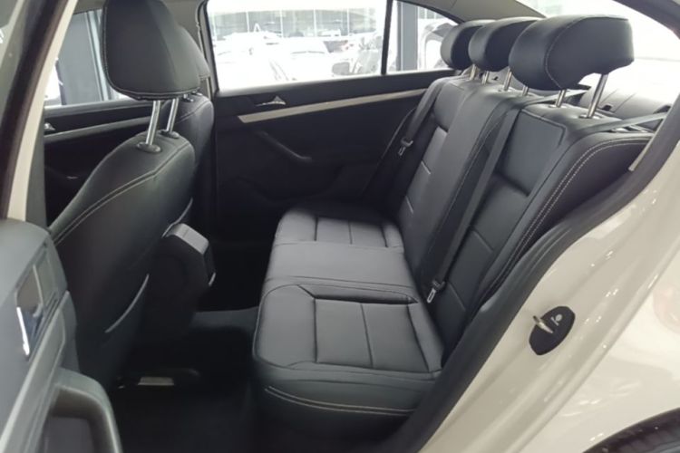 Volkswagen Lavida 2018 car image #17