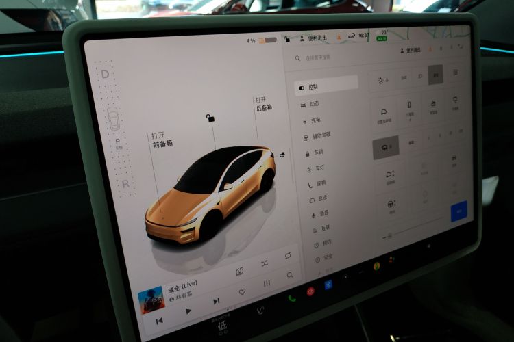 Tesla Model Y 2025 car image #14