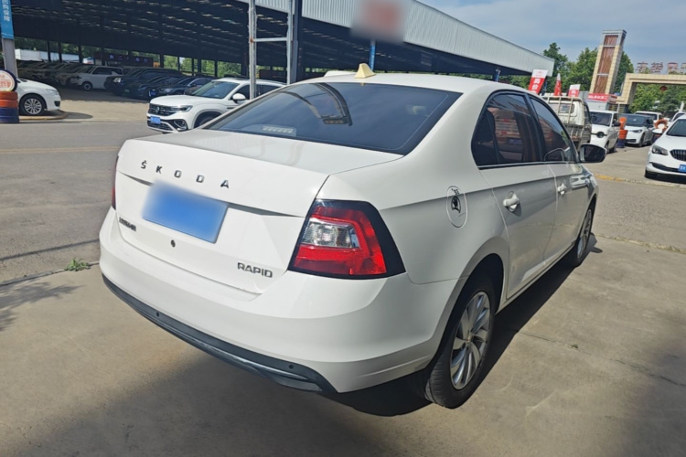 2019 car image #7