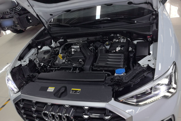 Audi Q3 2023 car image #22