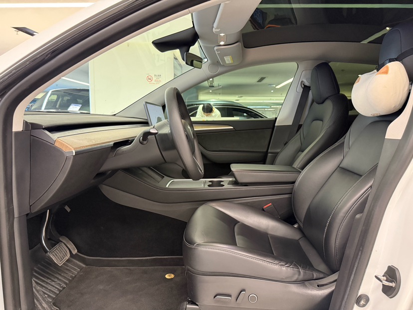 Tesla Model Y 2023 #3 Tesla Model Y 2023 car image #3