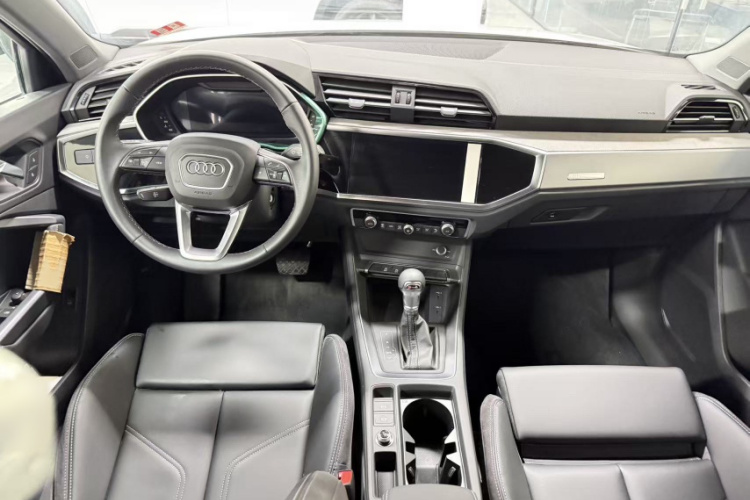 Audi Q3 2024 car image #8