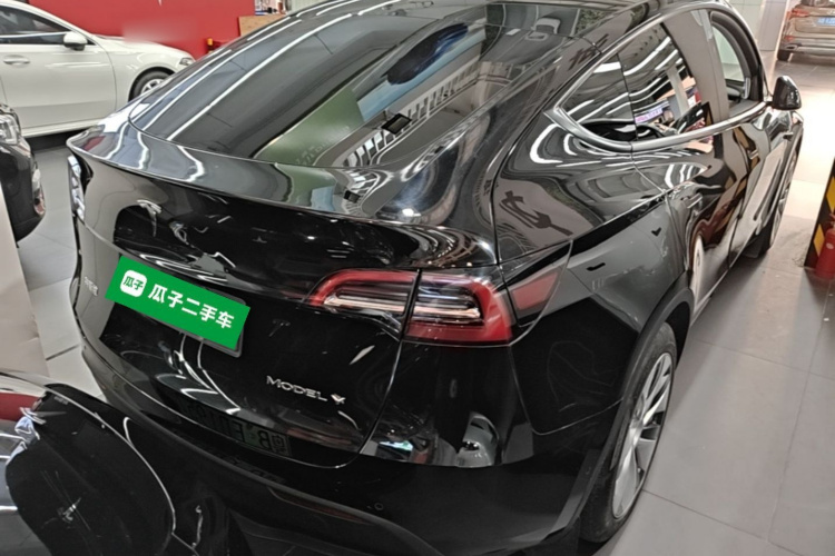 Tesla Model Y 2023 #6 Tesla Model Y 2023 car image #6