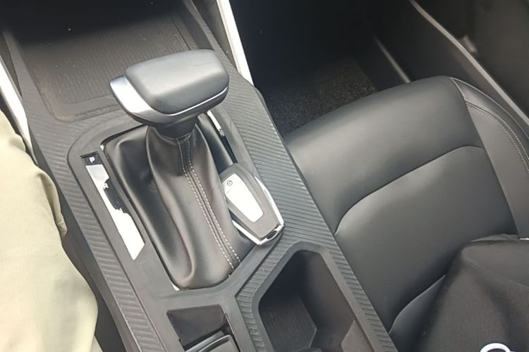 GEELY Emgrand 2025 car image #9