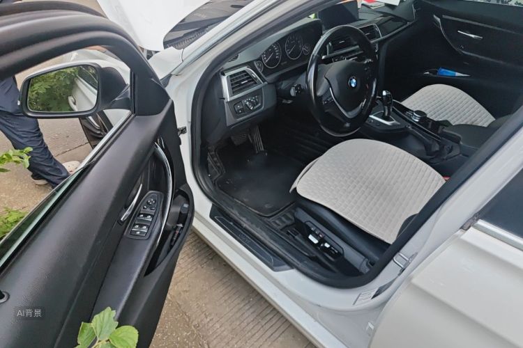 BMW 3 Series 2019 car image #18