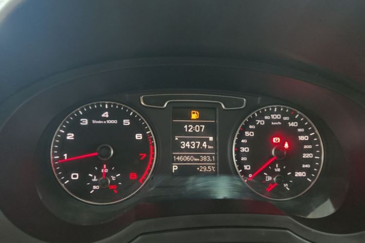 Audi Q3 2016 car image #12