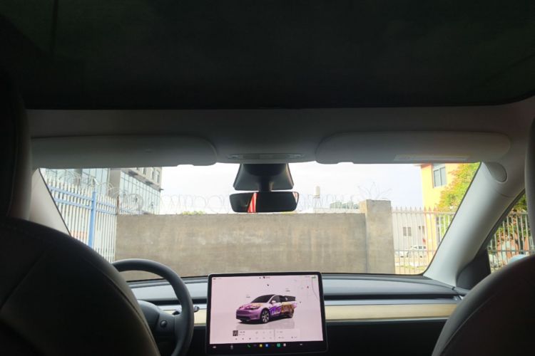 Tesla Model Y 2022 car image #18