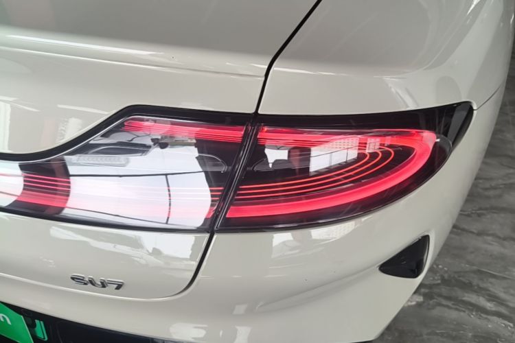 MI SU7 2024 car image #8
