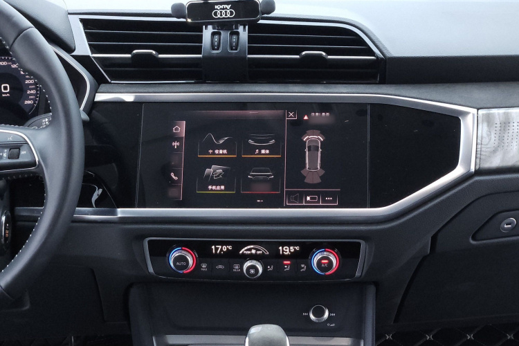 Audi Q3 2021 car image #14