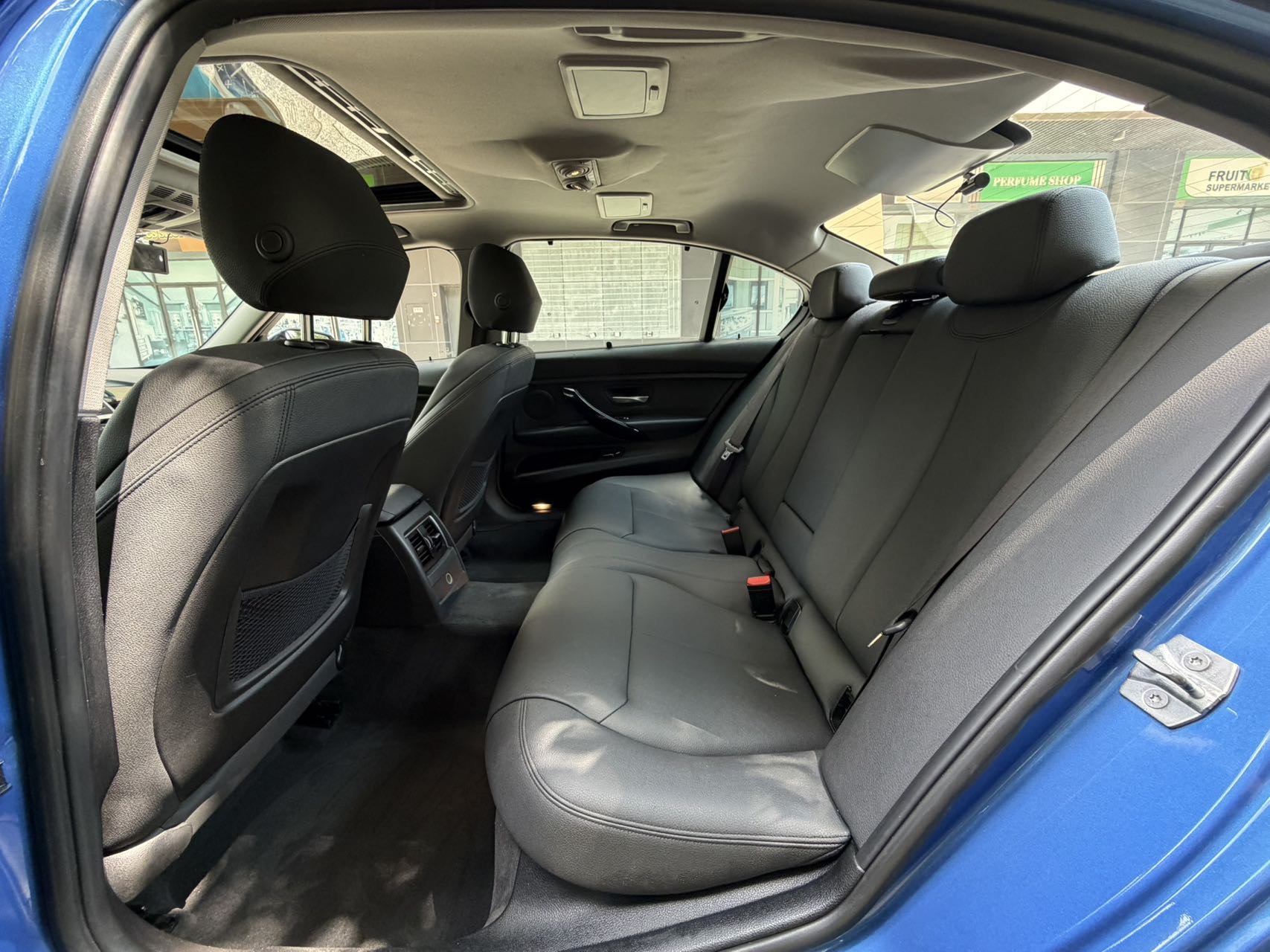 BMW 3 Series 2018 #6 BMW 3 Series 2018 car image #6