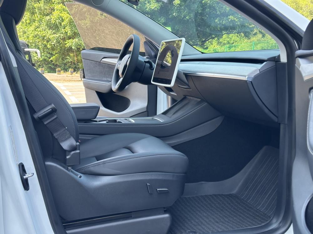 Tesla Model Y 2024 #16 Tesla Model Y 2024 car image #16