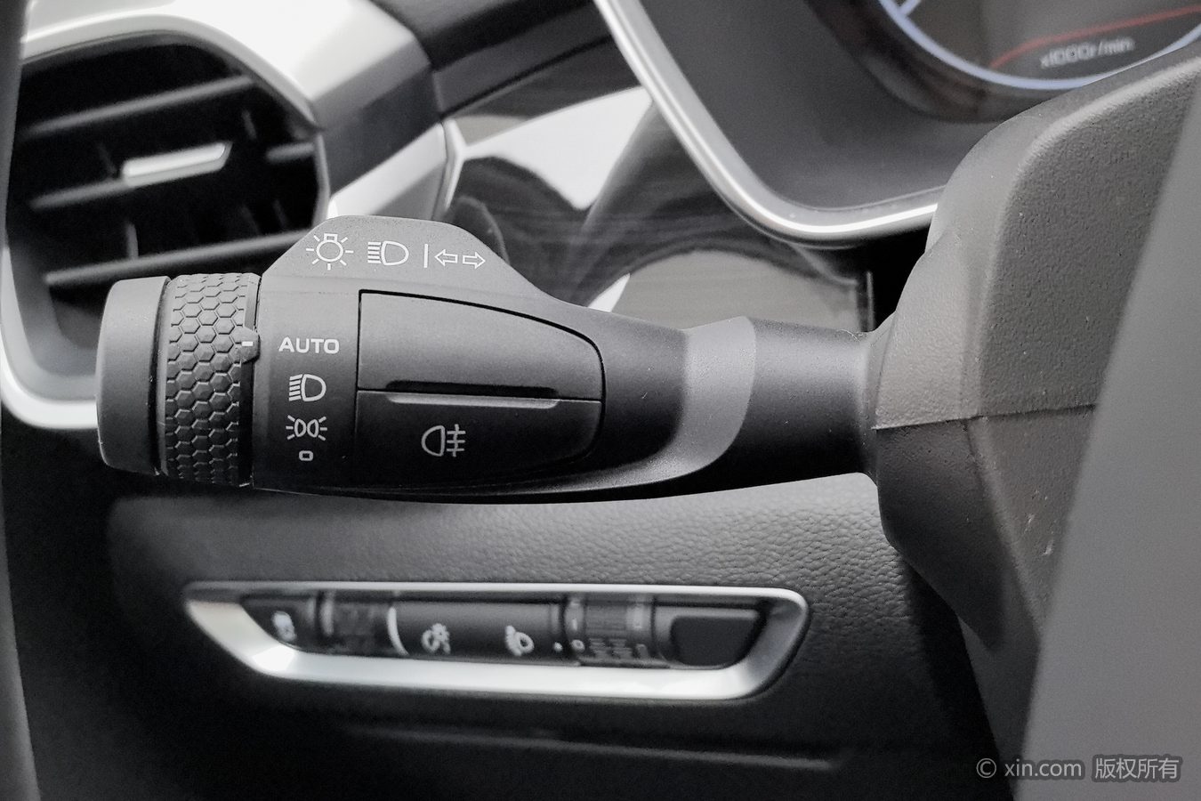 GEELY Coolray 2026 #22 GEELY Coolray 2026 car image #22