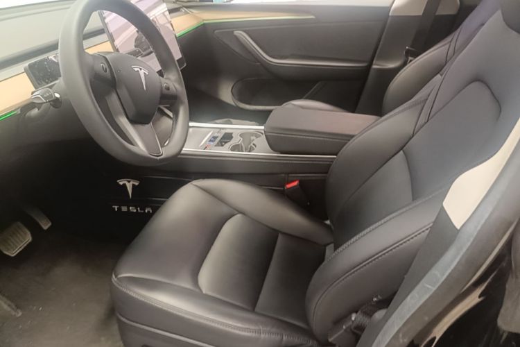 Tesla Model Y 2023 immagine di auto #15