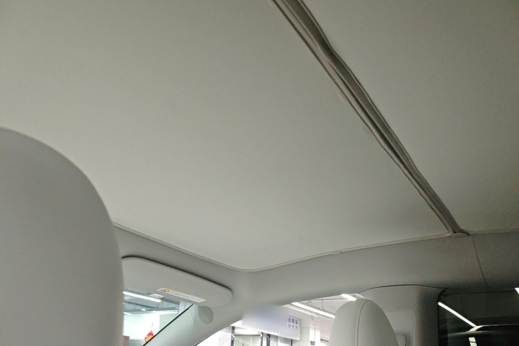 Tesla Model Y 2023 car image #18