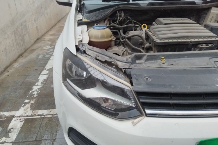 Volkswagen Polo 2016 car image #8