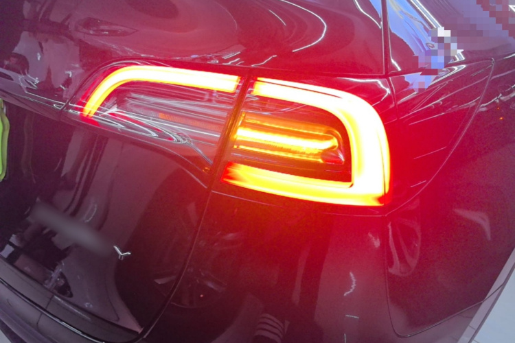 Tesla Model Y 2023 #8 Tesla Model Y 2023 car image #8