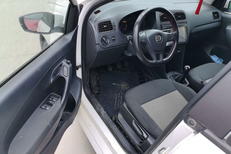 Volkswagen Polo 2017 car image #9