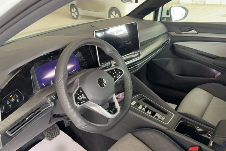 Volkswagen Golf 2026 car image #11