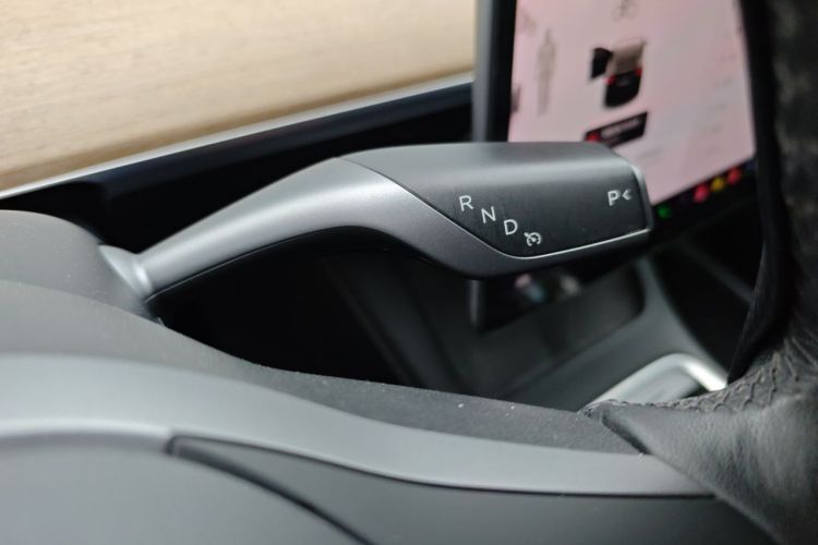 Tesla Model Y 2021 #18 Tesla Model Y 2021 car image #18