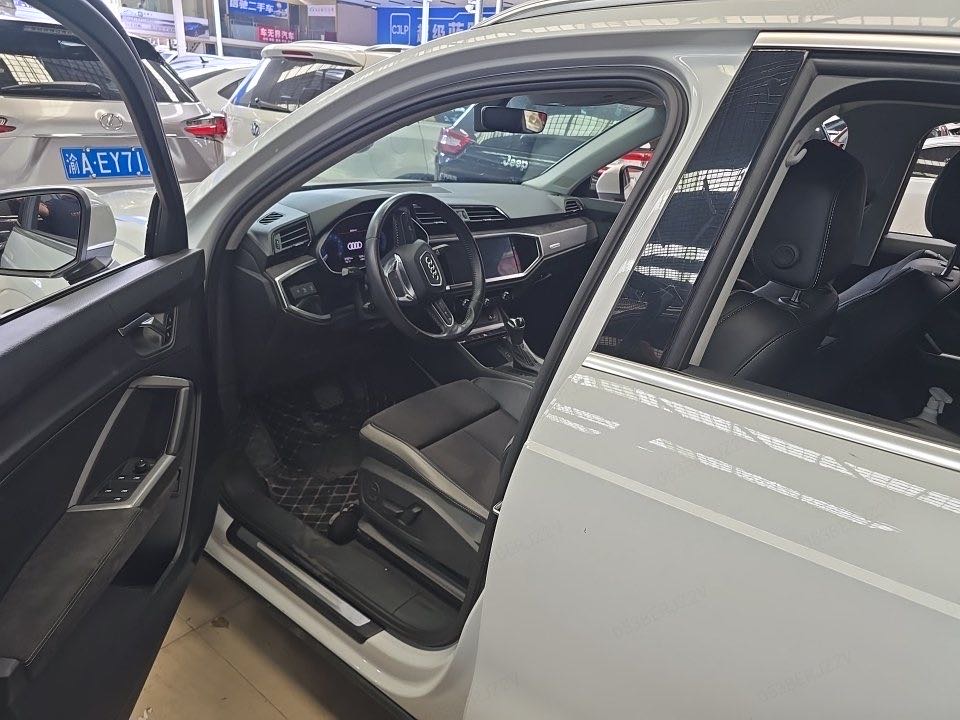 Audi Q3 2020 car image #6