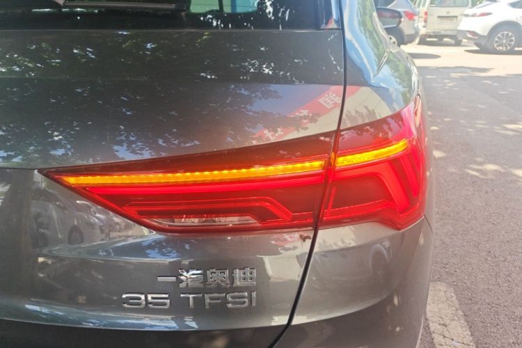 Audi Q3 2021 car image #8