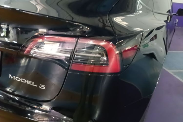 Tesla Model 3 2022 car image #8