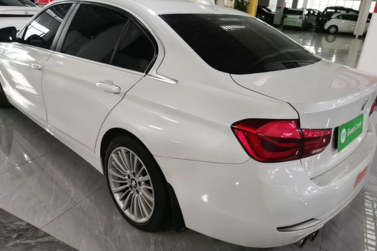 BMW 3 Series 2018 car image #5