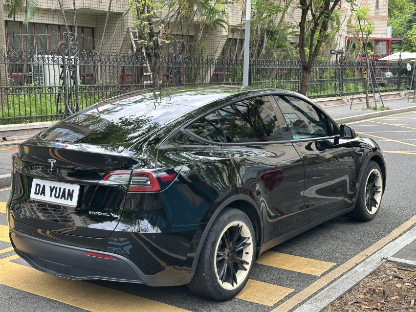Tesla Model Y 2022 #6 Tesla Model Y 2022 car image #6