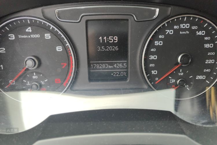 Audi Q3 2016 car image #14