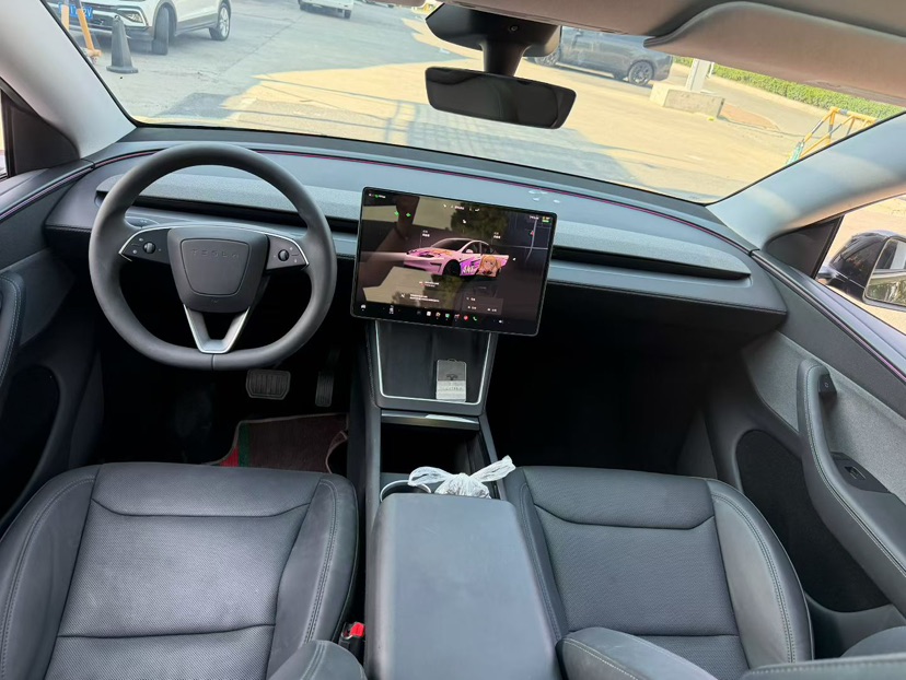 Tesla Model Y 2025 car image #6