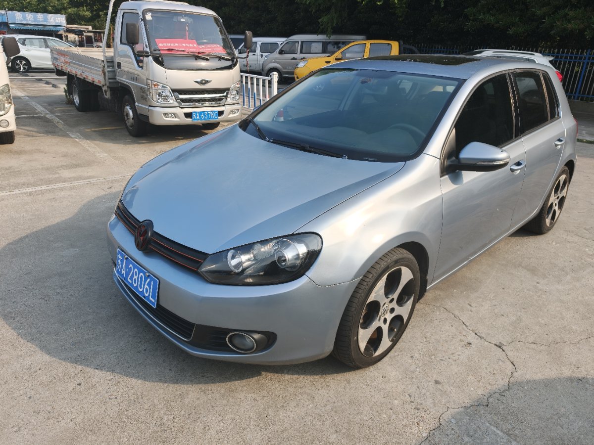 Volkswagen Golf 2011 car image 