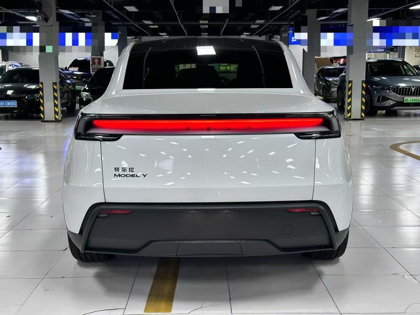 Tesla Model Y 2026 car image #7