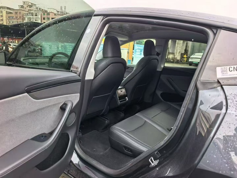 Tesla Model Y 2025 car image #6